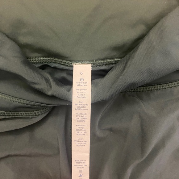 Lululemon shorts size 6 - Picture 3 of 3